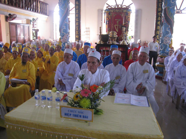 ຜູ້ຕາງໜ້າສາສະໜາຕ່າງໆອວຍພອນປີໃໝ່ຄະນະກຳມະການສູນກາງແນວໂຮມປະເທດຊາດຫວຽດນາມ